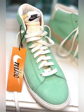 Nike Blazer Mid Tops Premium Vintage QS Lt Poison Green Suede, Sz 10.5 (b. 1972)